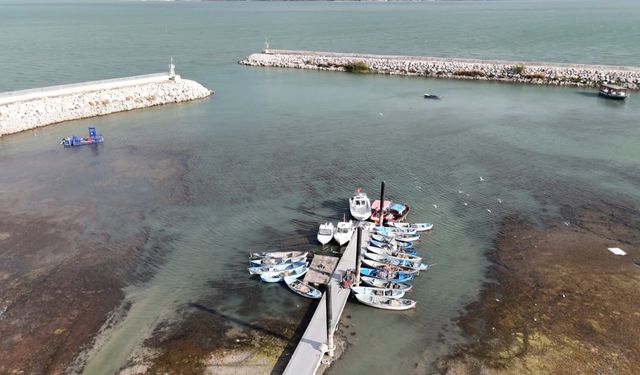 Eğirdir Gölü'nden kötü haber… Balıkçı tekneleri karaya oturdu