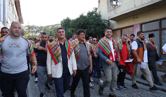İsmet Atlı Karakucak Güreşleri, coşkulu şampiyonlar kortejiyle start verdi