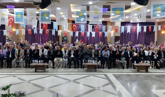 İYİ Parti Antalya İl Başkanı Kaya’dan kongrede sert sözler: "O alçak Gazi Meclisimizi rüyasında bile göremez"