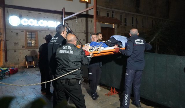 Antalya Kaleiçi’nde turist çukura düştü