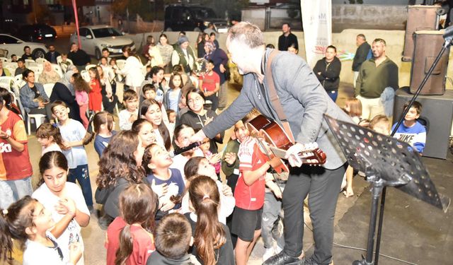 Karşıyaka ve Esentepe’de “Sahne Kepez” coşkusu
