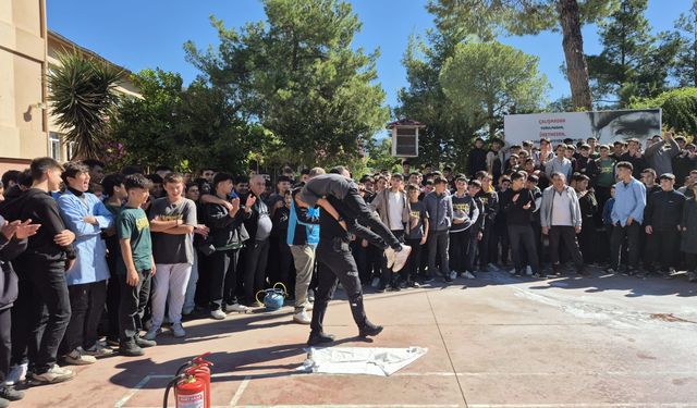 Kozan’da öğrencilerden gerçeğini aratmayan tatbikat