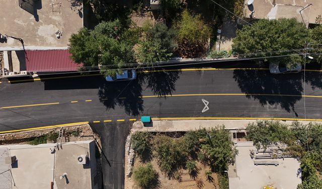 Mersin’de Gülnar’ın yolları yenilendi… 850 metrelik yola bin 300 ton sıcak asfalt
