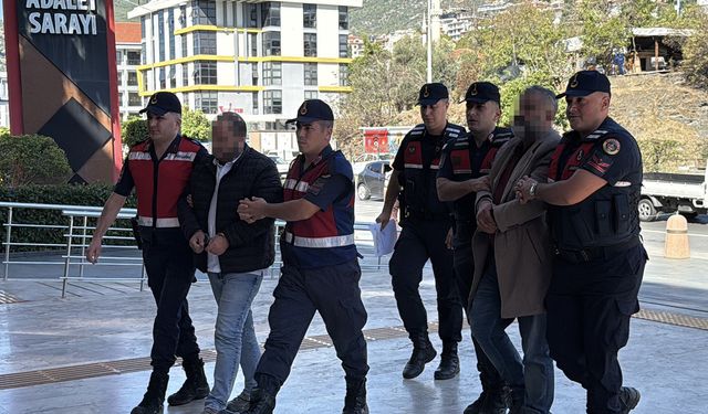Sahte kimlikle başkasına ait 1,5 milyon avroluk arsayı satan 6 şüpheliye gözaltı