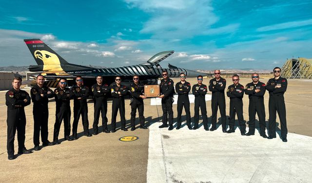 Vekil Özdemir'den Antalyalılara davet! SOLOTÜRK 29 Ekim'de Antalya'da gösteri yapacak