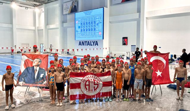 Atatürk’ü Anma yarışlarında Antalyasporlu 7 yüzücüden ulusal dereceler