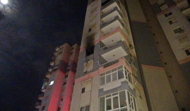Antalya’da 15 katlı binadaki daire alev aldı: 1 yaralı