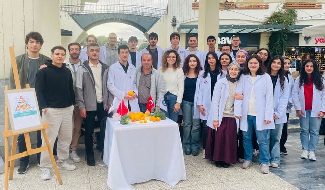 ADÜ Tıp fakültesi öğrencilerinden sağlıklı beslenme farkındalık etkinliği