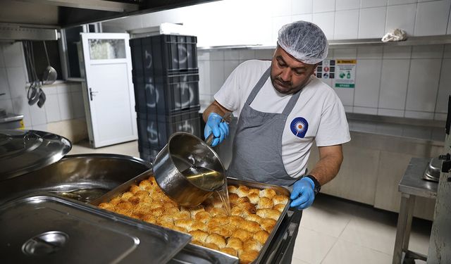 Antalya Büyükşehir Belediyesi’nden ücretsiz yemek hizmeti