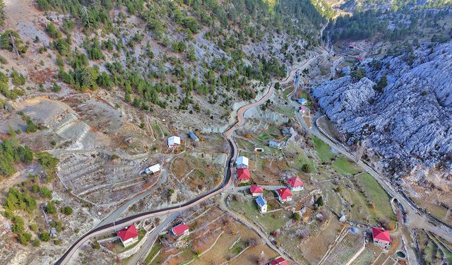 Antalya’da yıllardır yol bekleyen yaylaya yeni yol
