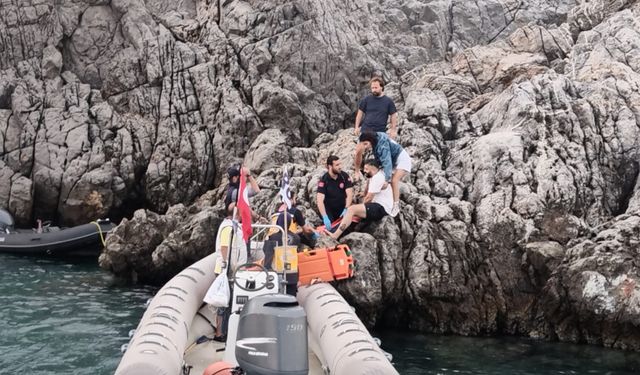 Bodrum’da denizde feci kaza... Bot kayalıklara çarptı