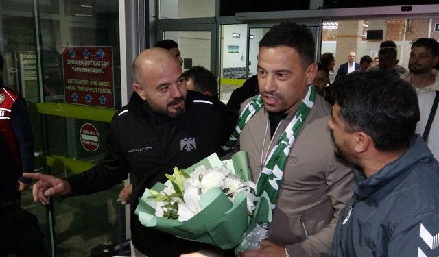 Konyaspor'un yeni teknik direktörü Çağdaş Atan Konya'ya geldi