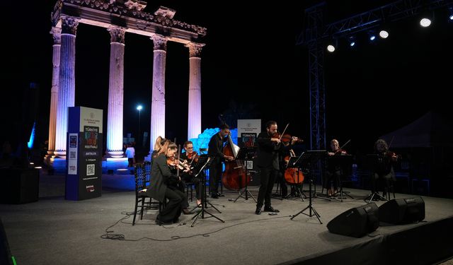 Can Özhan ve Cameratalia'dan Side Apollon Tapınağı'nda unutulmaz konser