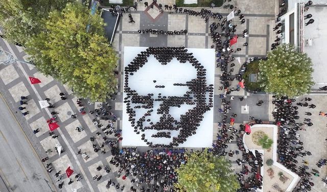 Saat 09.05'te Denizli’de hayat durdu: Atatürk anıldı