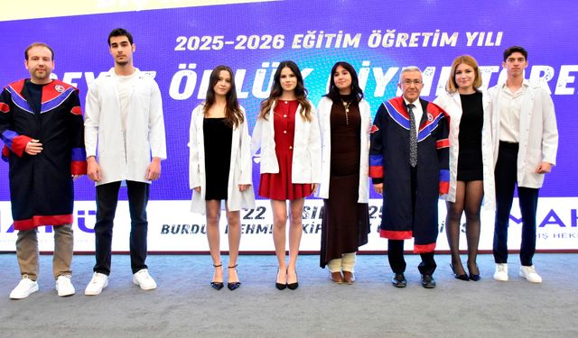 Geleceğin diş hekimleri önlük giydi