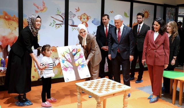 Bakan Göktaş’tan Hoşkubbe Bebek Kütüphanesi’ne övgü dolu sözler