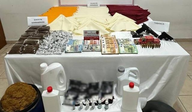 Jandarma 25 kilo uyuşturucu ele geçirdi