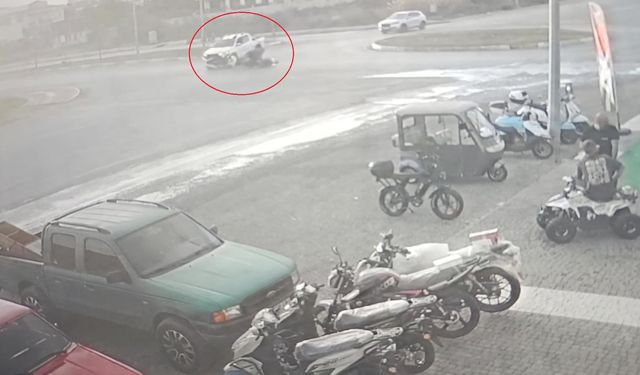Kamyonetle çarpışıp motosikletiyle 25 metre sürüklendi