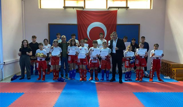 Kemer Belediyesi çocukları ve gençleri sporla buluşturuyor