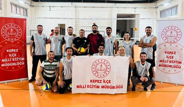 Son 8’e kalan okullar belli oldu! Kepezli öğretmenler filede kapışıyor