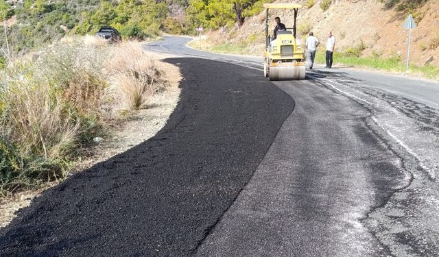 Alanya’da yol bakım mesaisi devam ediyor