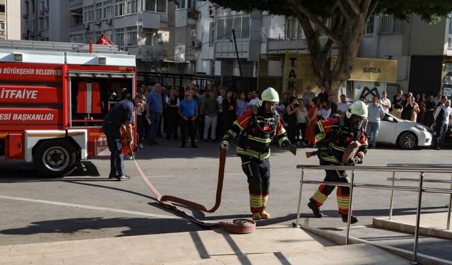 Mersin Büyükşehir Belediyesi binasında yangın tatbikatı gerçekleştirildi