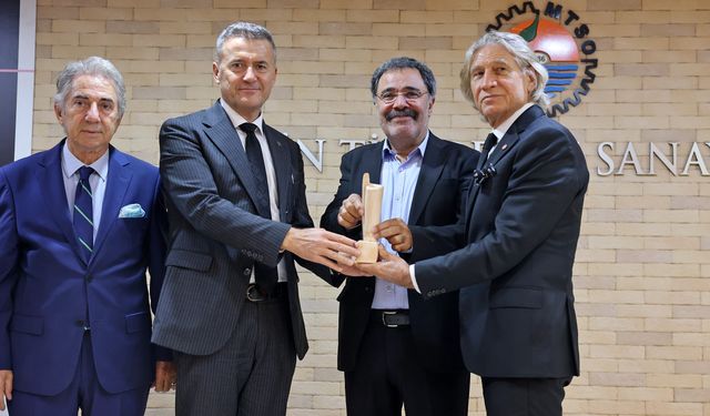 Usta Yazar Ahmet Ümit’e Mersin Kenti Edebiyat Ödülü layık görüldü