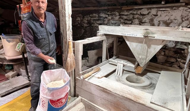 Muğla'da 300 yıllık su değirmeni hala çarklarını döndürüyor