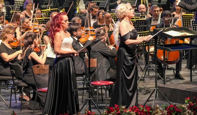 Nefes kesen konserde salon alkışlarla çınladı
