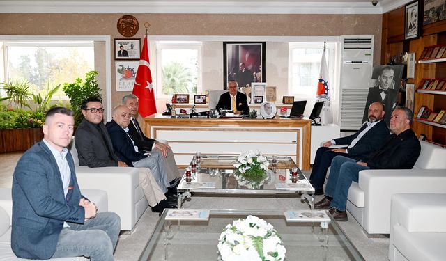 DİSK Antalya Şubesi’nden Başkan Topaloğlu’na Öğretmenler Günü kutlaması