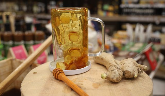 Osmanlı’nın şifa geleneği yeniden sofralarda: zencefil ve bal şurubu