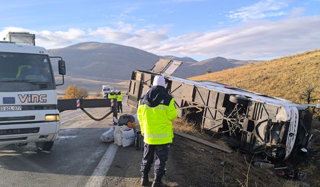 Otobüs kazasında ölenlerin kimlik tespit çalışmaları sürüyor