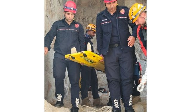 Talihsiz çocuk tarihi kalede ayağını kırdı, sedyeyle 1 kilometre taşındı