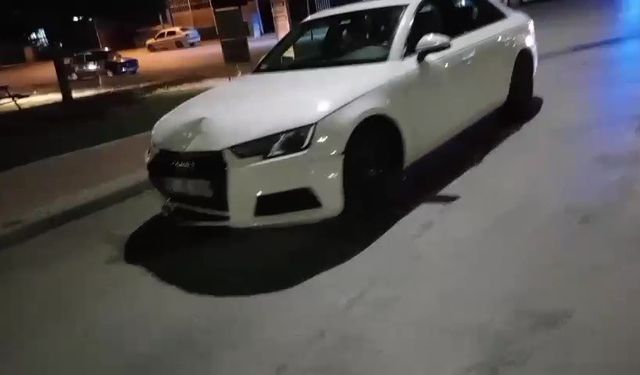 Trafik kazasında sürücülerden birisi kaçtı, diğeri alkollü çıktı