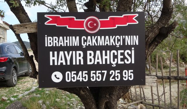 Yetiştirdiği meyve ve sebzeleri ücretsiz ikram ediyor