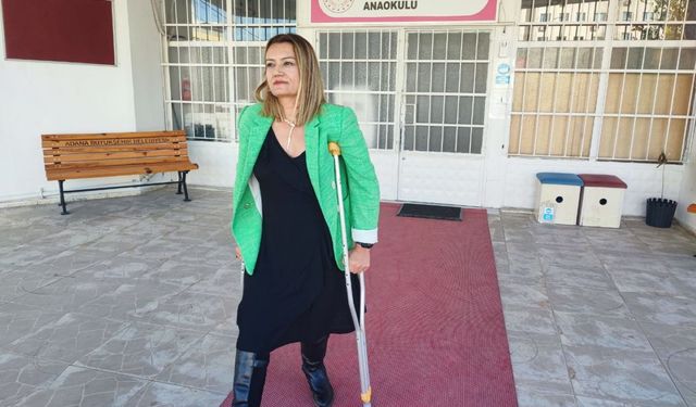 Doğuştan koltuk değneğine mahkumdu, yılmadı öğretmen oldu