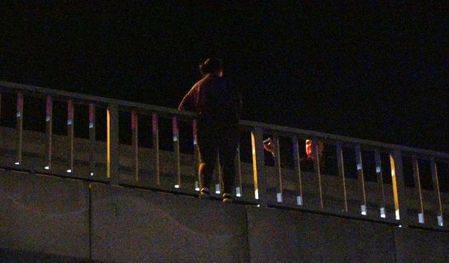 Antalya’da kadın Köprüye çıktı! Erkek “Atla” dedi