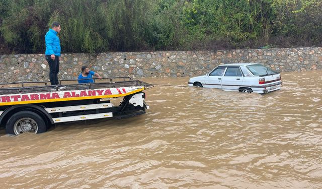 Alanya-Antalya karayolu kapandı