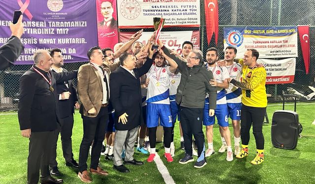 Antalya’da pankartlar tribünde, sporcular sahada konuştu