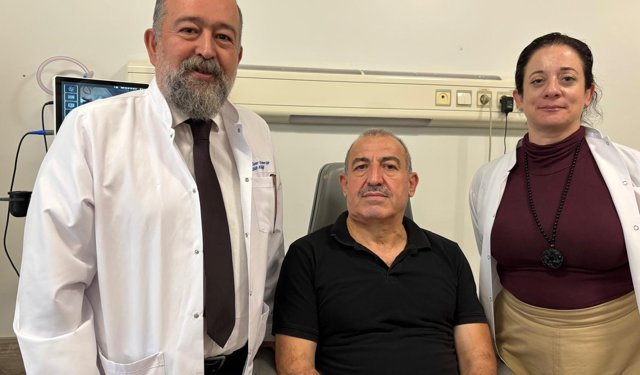 Antalya’da tükürük bezinden, 5 taş çıkarıldı