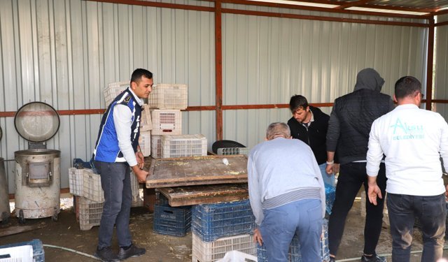 Antalya’da zabıta ekipleri izinsiz gıda üretimini durdurdu