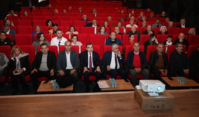 Dr. Naim Babüroğlu Kemer’de Atatürk ve Cumhuriyet’i anlattı