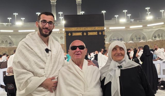 Yıllardır kurdukları hayal gerçek oldu… Görme engelli Ramazan amca ve Nuriye teyze umreye kavuştu
