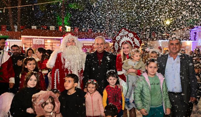 Kepez'de yeni yıl coşkusu kar yağışıyla birleşti