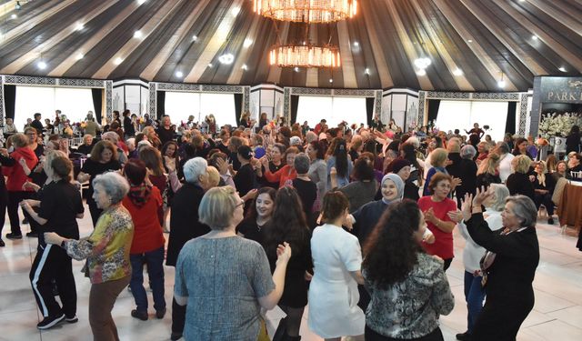 Kepez’den Tazelenme Üniversitesi öğrencilerine kadınlar matinesi