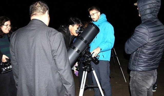 Köyceğiz’de öğrenciler Ay'ı teleskopla inceledi