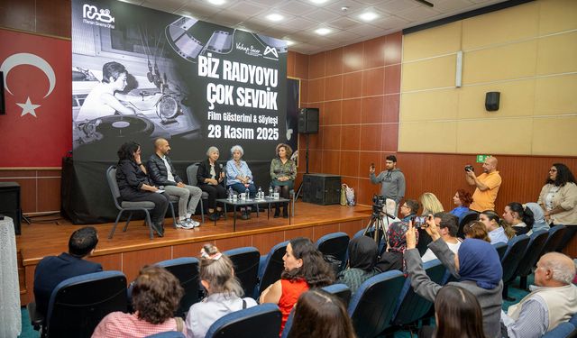Mersin’de kadın radyocuların hikayesine ışık tutan belgesel gösterimi
