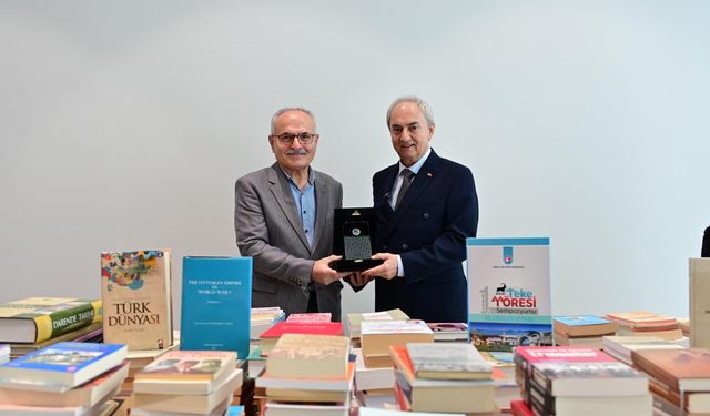 Antalya Kütüphanesi’ne büyük bağış