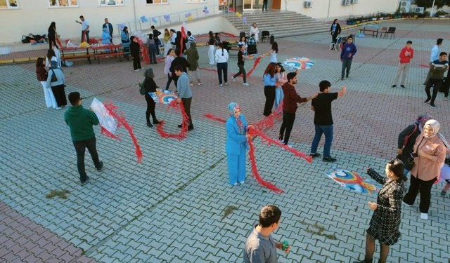 Antalya’da uçurtma tasarlayıp uçurdular