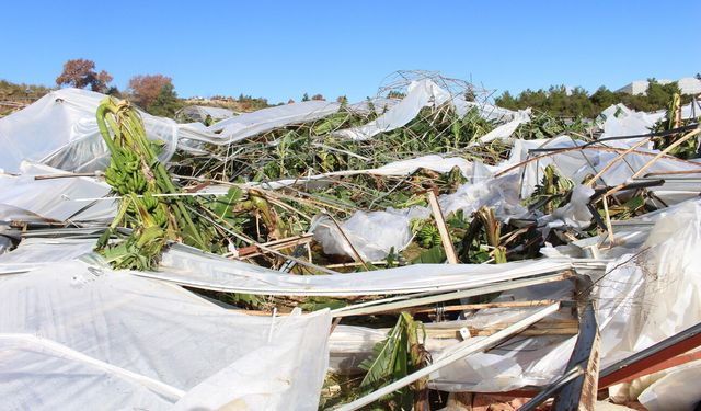 Antalya Büyükşehir Belediyesi hortumdan etkilenen Manavgatlıların yanında